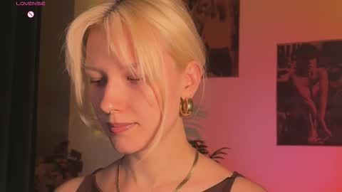 Lora heil online show from 09.13.25
