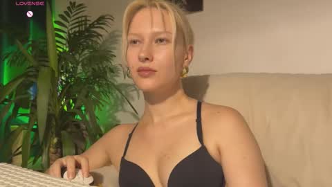 Lora heil online show from 09.18.25