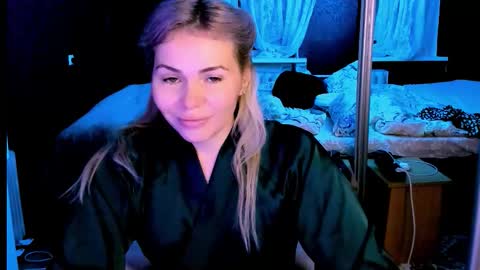 Lora online show from 10.15.25