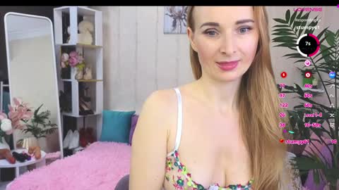 LoraColins online show from 01.23.25