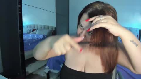 Snapshot of loraflame chatting on 10.11.25 Lora online show from 10.11.25