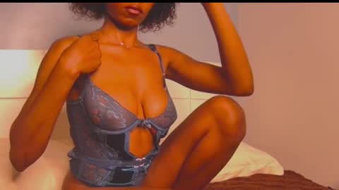 Snapshot of loraforreal chatting on 10.01.25 Blackcat online show from 10.01.25