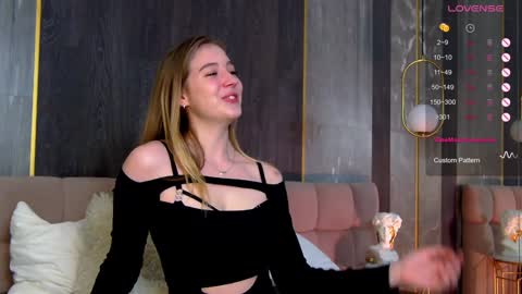 Snapshot of loraineluff chatting on 12.10.24 Loraine online show from 12.10.24