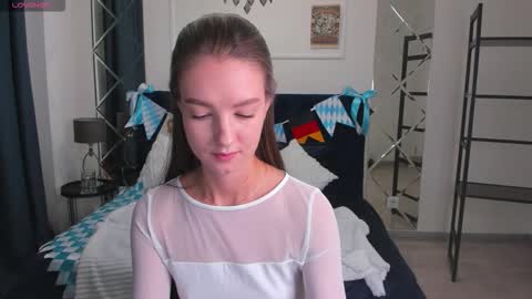 Snapshot of lorasunny chatting on 09.28.25 Ur sensual Lora online show from 09.28.25