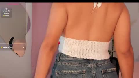 Snapshot of lore_rey chatting on 10.11.25 lore_rey online show from 10.11.25