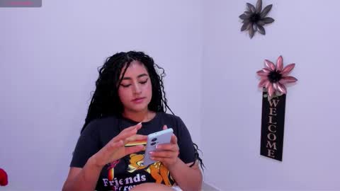 Snapshot of lore_rey chatting on 11.10.25 lore_rey online show from 11.10.25