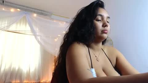 Snapshot of loreaniss chatting on 10.08.25 loreanis online show from 10.08.25