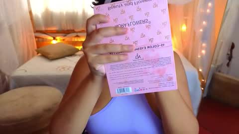 Snapshot of loreaniss chatting on 10.21.25 loreanis online show from 10.21.25