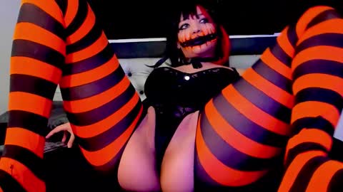 Snapshot of loredepp chatting on 10.03.25 Lore Depp online show from 10.03.25