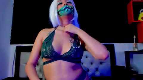 Snapshot of loredepp chatting on 10.25.25 Lore Depp online show from 10.25.25