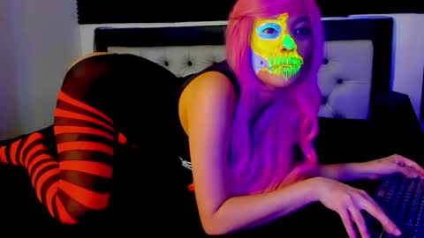 Snapshot of loredepp chatting on 10.27.25 Lore Depp online show from 10.27.25