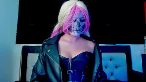 Snapshot of loredepp chatting on 10.31.25 Lore Depp online show from 10.31.25