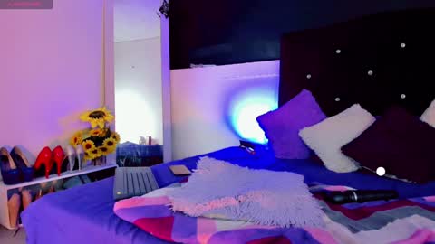 lesly lorena online show from 12.27.24