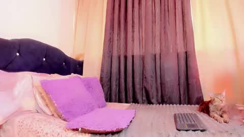 lesly lorena online show from 03.04.26