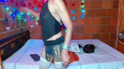 Lorena Capelli online show from 02.15.25
