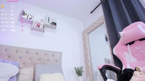 Snapshot of lorennahernandez chatting on 10.10.25 Lorena online show from 10.10.25