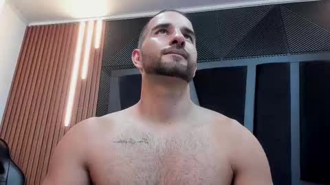 Snapshot of lorenzo_walker_ chatting on 09.27.25 L O R E N Z O Thumbs Up help online show from 09.27.25