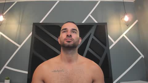 Snapshot of lorenzo_walker_ chatting on 10.04.25 L O R E N Z O Thumbs Up help online show from 10.04.25