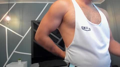 Snapshot of lorenzo_walker_ chatting on 10.06.25 L O R E N Z O Thumbs Up help online show from 10.06.25