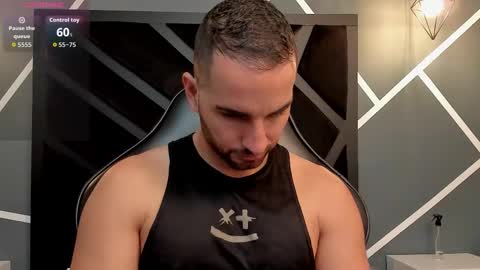 Snapshot of lorenzo_walker_ chatting on 10.09.25 L O R E N Z O Thumbs Up help online show from 10.09.25