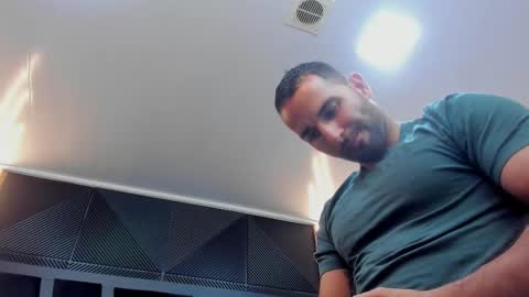 Snapshot of lorenzo_walker_ chatting on 10.17.25 L O R E N Z O Thumbs Up help online show from 10.17.25