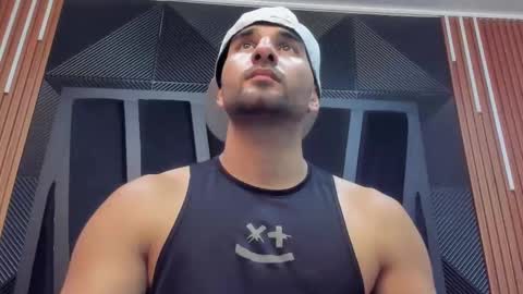 Snapshot of lorenzo_walker_ chatting on 10.22.25 L O R E N Z O Thumbs Up help online show from 10.22.25