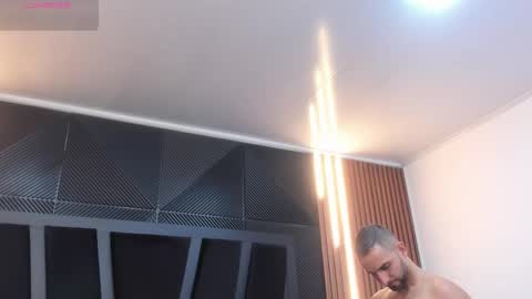  L O R E N Z O  Thumbs Up help  online show from 11.22.25