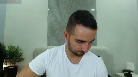 Snapshot of lorenzo_walker_ chatting on 07.07.26 L O R E N Z O Thumbs Up help online show from 07.07.26