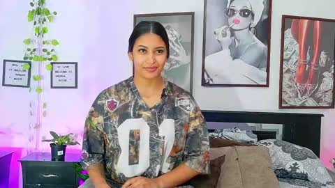 Snapshot of loretahorny chatting on 02.25.26 loretahorny online show from 02.25.26