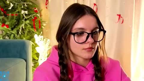 Chloe for Fan BlackHole online show from 12.18.25