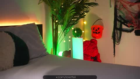 Snapshot of lorettelorenaa chatting on 10.25.25 LoretteLorena online show from 10.25.25