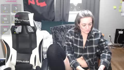 Snapshot of lotusnyne chatting on 01.18.25 Lotus Nyne online show from 01.18.25