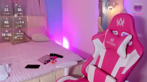 Snapshot of lou_22_ chatting on 02.26.26 Lou online show from 02.26.26