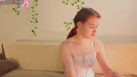 Snapshot of louannbisignano chatting on 09.28.25 Riley online show from 09.28.25