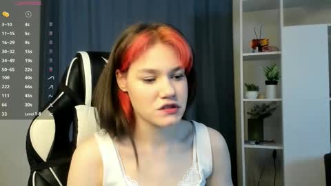 Snapshot of louannbisignano chatting on 10.22.25 Riley online show from 10.22.25