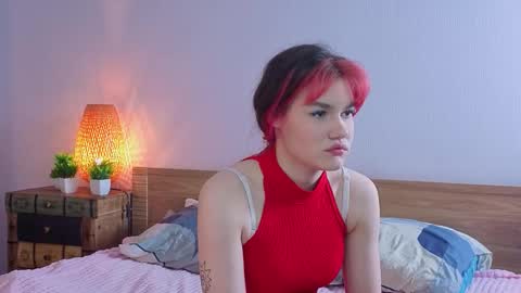 Snapshot of louannbisignano chatting on 10.26.25 Riley online show from 10.26.25