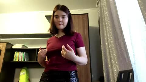 Snapshot of loudeguise chatting on 05.10.26 Esma online show from 05.10.26
