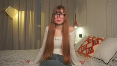 Snapshot of louettakarn chatting on 05.18.26 Sade online show from 05.18.26