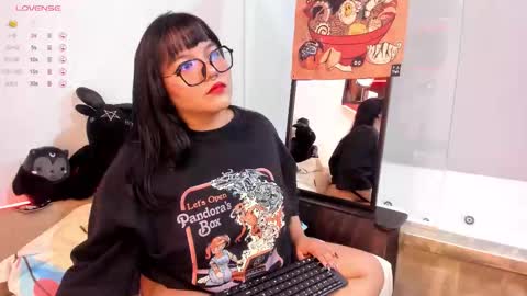 Snapshot of louiemanson_ chatting on 10.20.25 online show from 10.20.25