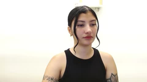 Snapshot of louis_k chatting on 10.01.25 Louis K online show from 10.01.25