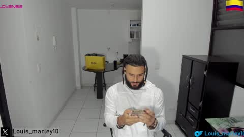 Snapshot of louis_marley_ chatting on 12.06.24 louis_marley_ online show from 12.06.24