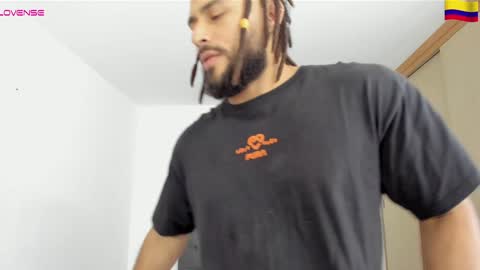 Snapshot of louis_marley_ chatting on 12.17.24 louis_marley_ online show from 12.17.24