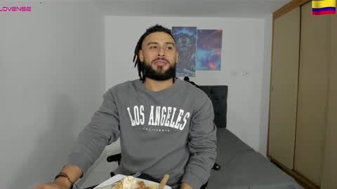 Snapshot of louis_marley_ chatting on 12.18.24 louis_marley_ online show from 12.18.24