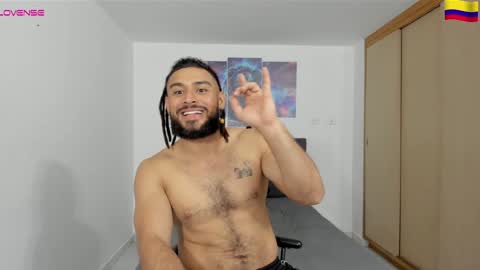 Snapshot of louis_marley_ chatting on 12.20.24 louis_marley_ online show from 12.20.24