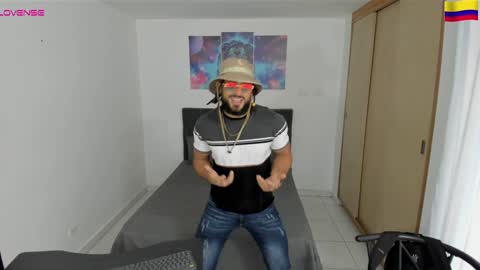 Snapshot of louis_marley_ chatting on 12.30.24 louis_marley_ online show from 12.30.24