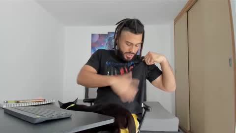 Snapshot of louis_marley_ chatting on 02.18.25 louis_marley_ online show from 02.18.25