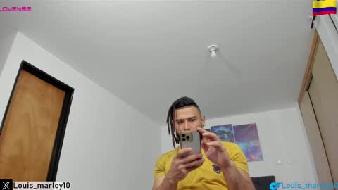 Snapshot of louis_marley_ chatting on 02.22.25 louis_marley_ online show from 02.22.25