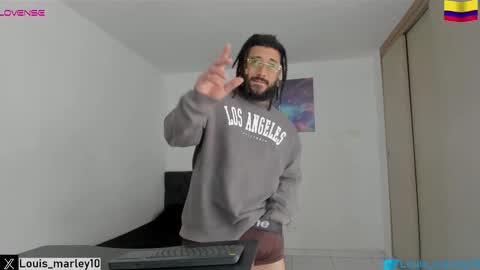 Snapshot of louis_marley_ chatting on 10.12.25 louis_marley_ online show from 10.12.25