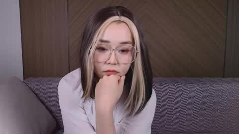 Snapshot of louisakim_ chatting on 05.26.26 Kim online show from 05.26.26