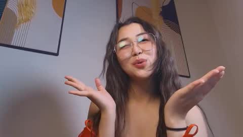Snapshot of louisakim_ chatting on 05.27.26 Kim online show from 05.27.26